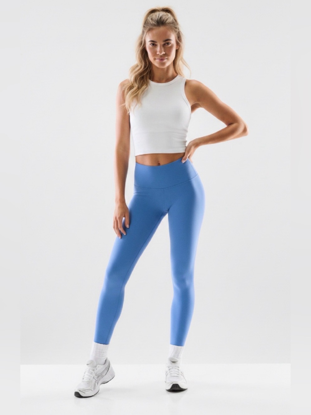 ARITZIA Golden BUTTER Cheeky Hi-Rise 26" Legging